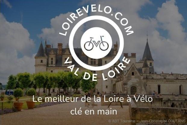 Logo Loirevelo sur fond d\u0027un ch\u00e2teau de la Loire